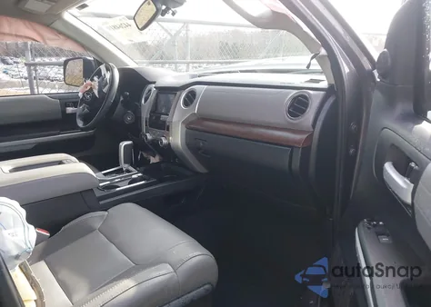 2018 Toyota Tundra Limited 5.7L V8 из США, поврежденный, VIN 5TFHW5F19JX763223